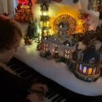 Teri Hatcher Instagram - So lucky to have the incredible pianist @taylormackall spend a few minutes playing live at my newly decorated #christmasvillage Please enjoy these loving vibes in the spirit of a joyful & happy holiday for all. #christmas #christmastime #piano
