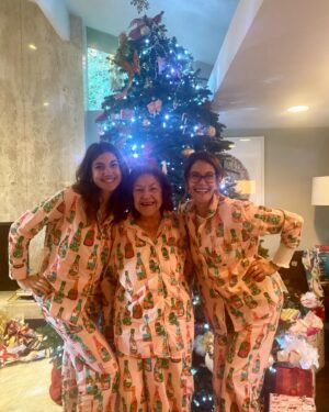 Teri Hatcher Instagram - 3 generations…plus one dad/grandpa/husband off camera making us all smile. Merry Christmas everyone. Wishing you love & peace & joy & health. #matchingpajamas #christmasmorning