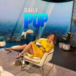 Teri Hatcher Instagram - Kickin #humpday off early @edailypop 👏🏻 @zara you did it again💛 along with help from @faustinehornok @taylororear @ashleyloewen So grateful for that 4am team. Some days I just don’t want to get out of bed but reminder…you never feel worse after getting things done. 3rd day of a talk show ✔️ Finish out my day with…work out, meetings, kitty cuddles, bed! Xo