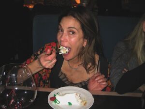 Teri Hatcher Instagram - Wishes have been made. 364 days and counting. Making it happen! Let them eat cake! @sweetladyjanecakeshop #yum