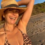 Teri Hatcher Instagram - Goodbye 58 Hello 59. What an amazing day I’ve spent in nature with loved ones…cold ocean, warm hearts, moving, talking , laughing. With age comes the deepest sense of acceptance and freedom, appreciation and gratitude and the energy and ambition to do all that you can in and for this world and the people in it. Grateful for each day and the opportunities it brings. My heart is full. Thank you everyone for all the birthday wishes. #everydayisagift #nofilter