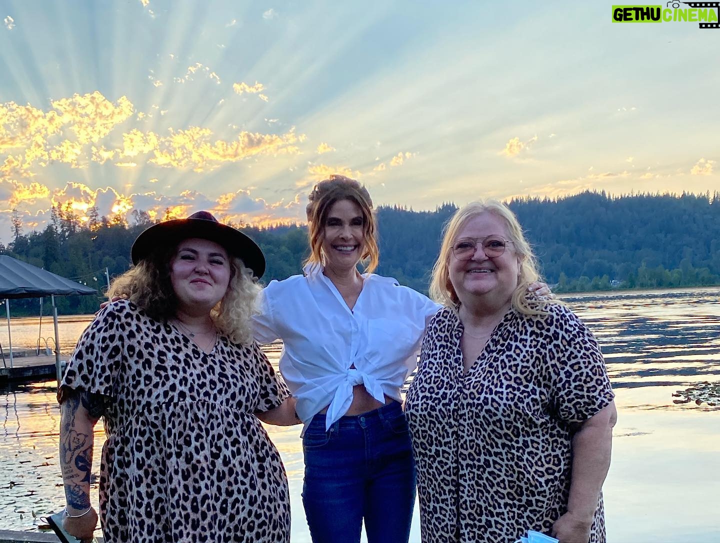 Teri Hatcher Instagram - More behind the scenes with this wonderful cast of #midlovecrisis Don’t miss it. Tomorrow night #premiere @hallmarkmovie #setlife #grateful