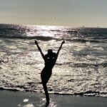 Teri Hatcher Instagram - Goodbye 58 Hello 59. What an amazing day I’ve spent in nature with loved ones…cold ocean, warm hearts, moving, talking , laughing. With age comes the deepest sense of acceptance and freedom, appreciation and gratitude and the energy and ambition to do all that you can in and for this world and the people in it. Grateful for each day and the opportunities it brings. My heart is full. Thank you everyone for all the birthday wishes. #everydayisagift #nofilter