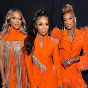 Terry Ellis Instagram - Thank You to our Glam team for our performance on @dancingwiththestars 

EV’S Team ✨
#makeupbyMila 
Styling @ashleyseanthomas 
Hair @kiyahwright1 
Mua assistant @kole_mua 

#envoguemusic #dancingwiththestars 
#lamua #losangelesmakeupartist 
#lamakeupartist #funkydivas