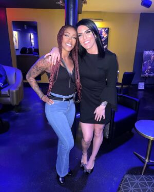 Tessa Blanchard Instagram - Unexpected friendships are the BEST 💖
Never a dull moment when we’re together 😝.