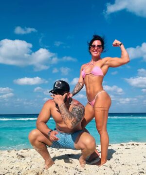 Tessa Blanchard Instagram - Entrena duro y disfruta de las cosas buenas de la vida. 🌞