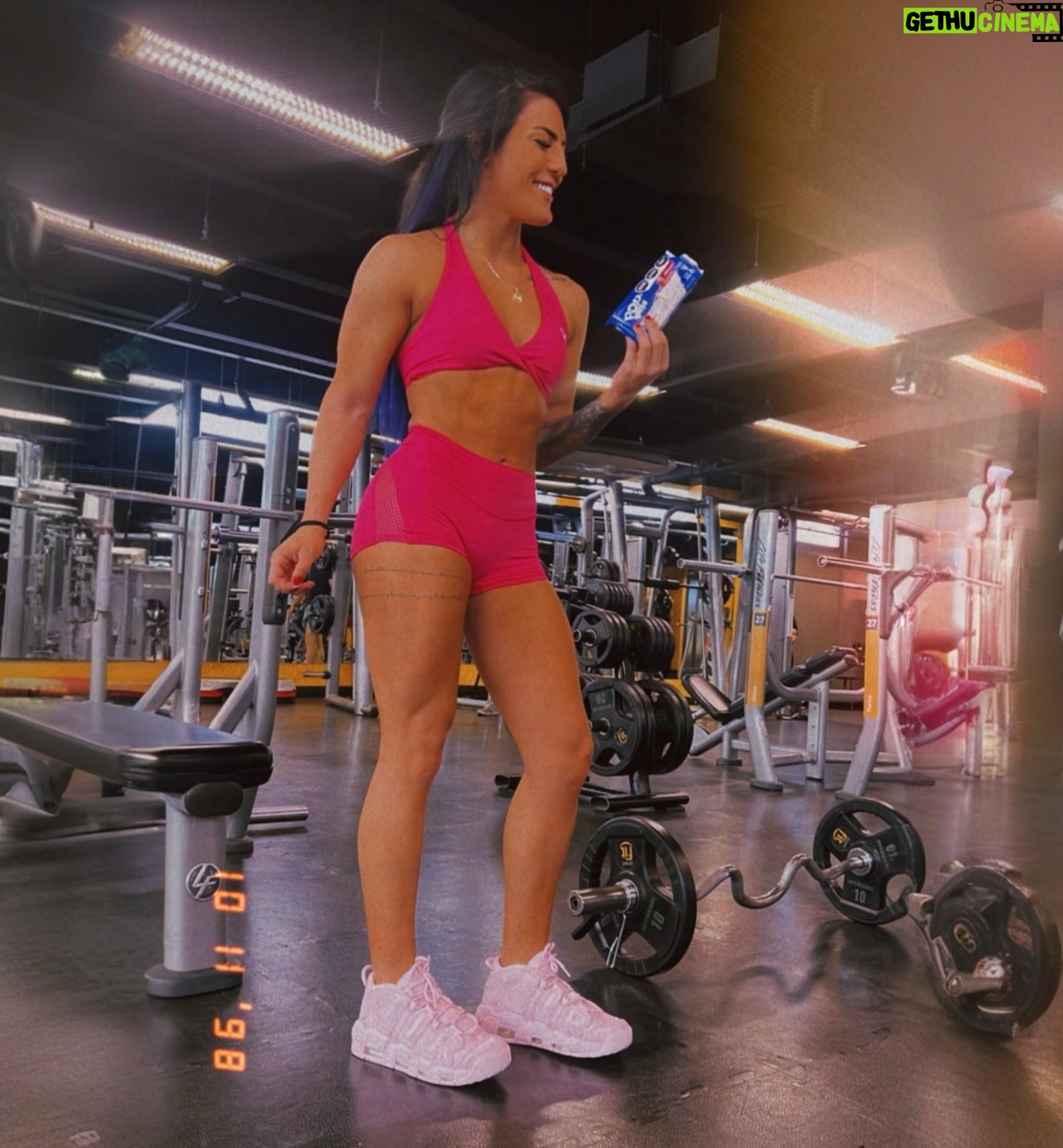 Tessa Blanchard Instagram - 🎶 Small town girl lookin’ for a new start 🎶