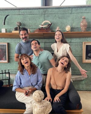 Tessa Ía Instagram - Ya estrenó: SIERRA MADRE!! 

Ya conocieron a la familia Parra? 
→ @streammaxla @hbolatam 
⛰️⚠️🔥⛰️⚠️🔥⛰️⚠️🔥⛰️

Felicidades y mucho amor a todos los involucrados!! ♡