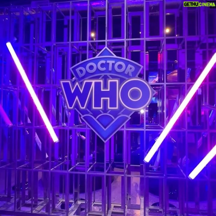 Tessa Netting Instagram - MY FELLOW WHOVIANS! I realized I never posted about the new season of @disneydoctorwho so if you have not already get your lil timey wimey butts onto @disneyplus and watch Ncuti Gatwa absolutely SLAYYY as our Fifteeth Doctor!! 💙1️⃣5️⃣💙 I was lucky enough to be invited to the premiere (thank you @disney I love you) and truly felt like I stepped into a TARDIS back to 2010 because Russell T Davies is back baby!!!! And don’t even get me started on @thejinkx HELLOOOO DOCTOR WHO VILLAINS ARE ALWAYS MY FAVORITEEEEEE and Maestro was so creepy and campy and perfect I was completely and utterly gagged. God I forgot how much I loved this show. WATCH IT OR ELSE. #doctorwho #disneyplus #invited #dooooweeeeeooooo