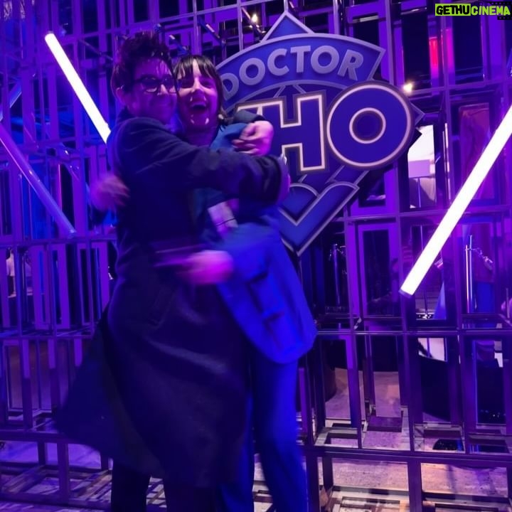 Tessa Netting Instagram - MY FELLOW WHOVIANS! I realized I never posted about the new season of @disneydoctorwho so if you have not already get your lil timey wimey butts onto @disneyplus and watch Ncuti Gatwa absolutely SLAYYY as our Fifteeth Doctor!! 💙1️⃣5️⃣💙 I was lucky enough to be invited to the premiere (thank you @disney I love you) and truly felt like I stepped into a TARDIS back to 2010 because Russell T Davies is back baby!!!! And don’t even get me started on @thejinkx HELLOOOO DOCTOR WHO VILLAINS ARE ALWAYS MY FAVORITEEEEEE and Maestro was so creepy and campy and perfect I was completely and utterly gagged. God I forgot how much I loved this show. WATCH IT OR ELSE. #doctorwho #disneyplus #invited #dooooweeeeeooooo