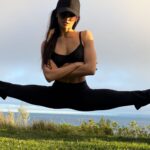 Tetiana Gaidar Instagram - Oops, forgot my 👖😂 thank God my baby @scuzi23 just send me her @howitzerclothing NEW TACTICAL #LEGGINGS with belt loops that feel like second skin! Very #stretching as you can see😂xoxo Do you guys wanna see me shredding a course wearing them?