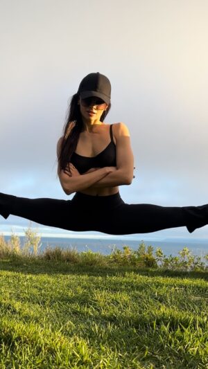 Tetiana Gaidar Instagram - Oops, forgot my 👖😂 thank God my baby @scuzi23 just send me her @howitzerclothing NEW TACTICAL #LEGGINGS with belt loops that feel like second skin! Very #stretching as you can see😂xoxo Do you guys wanna see me shredding a  course wearing them?