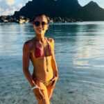 Tetiana Gaidar Instagram - Save this post & share if you like #traveling & want to go to #BoraBora. This post & the next one will be a comparison of two hotels I visited in #FrenchPolynesia @fsborabora : 1. Villas 102 or 104 offer the best view of the sunset and a private island in the middle of the ocean (or any other villa on this side with even numbers). 2. You can organize fireworks 🎆 & a private dinner on the little man-made island in the middle of the ocean🏝️. Set up a ❤️ heart made of flowers on the beach or on the private island – so romantic. Lots of honeymoon couples, newlyweds, and couples proposing or having weddings on that🏝️ island. 3. The Asian restaurant is my favorite. The Mediterranean restaurant is good too 4. There are lots of activities you can do: jet ski tours around the island, flyboarding, scuba diving 🤿, going on a tour to swim with sharks and stingrays, snorkeling in the lagoons at the resort, etc. …. The concierge is nice, but we loved St. Regis service better! 5. The water at Four Seasons is so shallow you can walk from your villa to the beach and to the private little man-made island in the middle, sometimes you can see the shark by your villa, you can swim with them too. Water super warm!