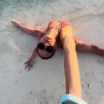 Tetiana Gaidar Instagram - Save this post & share if you like #traveling & want to go to #BoraBora. This post & the next one will be a comparison of two hotels I visited in #FrenchPolynesia @fsborabora : 1. Villas 102 or 104 offer the best view of the sunset and a private island in the middle of the ocean (or any other villa on this side with even numbers). 2. You can organize fireworks 🎆 & a private dinner on the little man-made island in the middle of the ocean🏝️. Set up a ❤️ heart made of flowers on the beach or on the private island – so romantic. Lots of honeymoon couples, newlyweds, and couples proposing or having weddings on that🏝️ island. 3. The Asian restaurant is my favorite. The Mediterranean restaurant is good too 4. There are lots of activities you can do: jet ski tours around the island, flyboarding, scuba diving 🤿, going on a tour to swim with sharks and stingrays, snorkeling in the lagoons at the resort, etc. …. The concierge is nice, but we loved St. Regis service better! 5. The water at Four Seasons is so shallow you can walk from your villa to the beach and to the private little man-made island in the middle, sometimes you can see the shark by your villa, you can swim with them too. Water super warm!