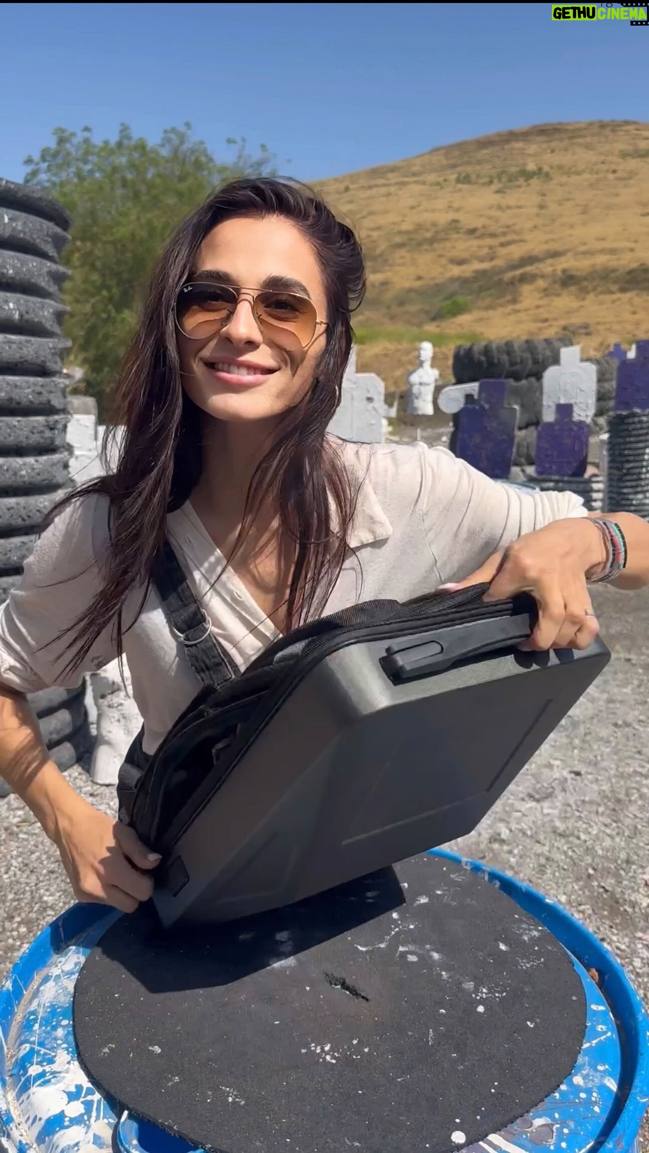 Tetiana Gaidar Instagram - π€«Whatβs in your bag?! π π @notacyberbackpack Flash light π‘ @powertaclights Pants π @ditaleoutdoors