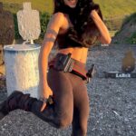 Tetiana Gaidar Instagram - What one handed reload did @tetianagaidar forget with 🐈‍⬛Gargoyle? 🖤Holsters by @bravoconcealment 🐈‍⬛ @emersonleonaitis