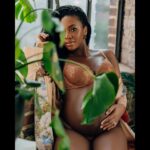 Teyonah Parris Instagram - Everyday my mind is blown by this little miracle growing inside of me! Feeling empowered, so loved, and full of wonder! Thank you, God. 🙏🏾