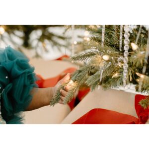 Teyonah Parris Instagram - Happy Holidays from our family to yours!! 

Our First Christmas as a Family of 3!! 🎄🖤🥰 

Wishing you all a beautiful holiday with your loves ones!!
