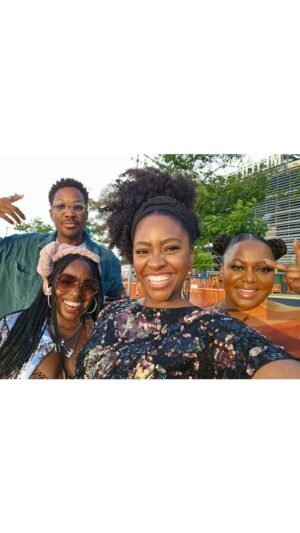 Teyonah Parris Instagram - Whoooweeeee we had a tiiiime last night!!! 🖤