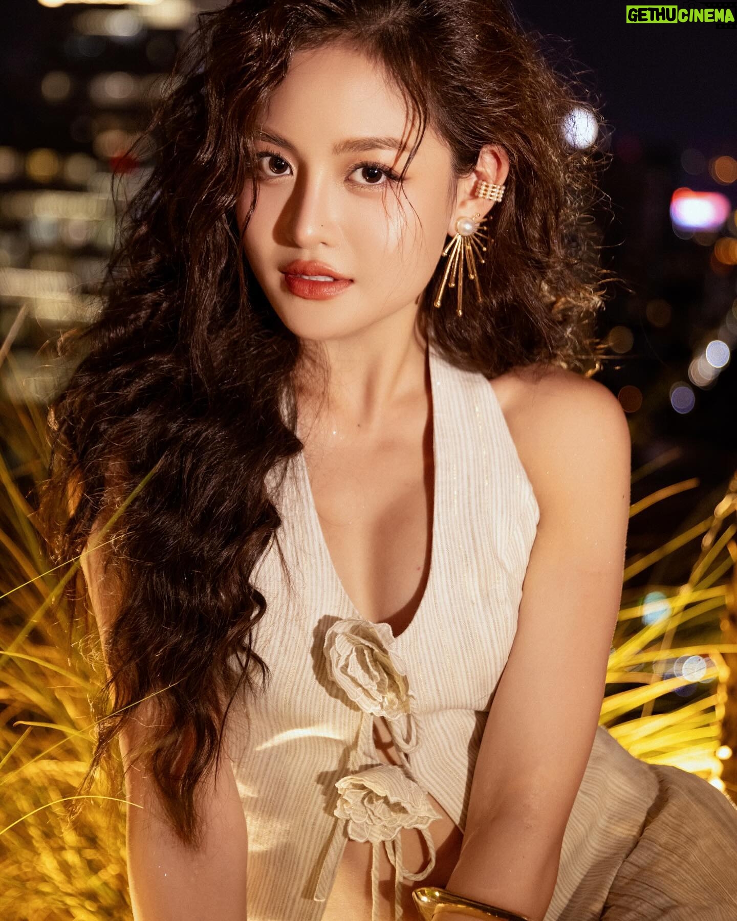 Thùy Anh Instagram - Nếu anh thích một người thú dị, Thì em đây là một thí dụ 🤭🤭🤭 #thuyanh#xita