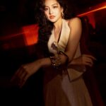 Thùy Anh Instagram - Nếu anh thích một người thú dị, Thì em đây là một thí dụ 🤭🤭🤭 #thuyanh#xita