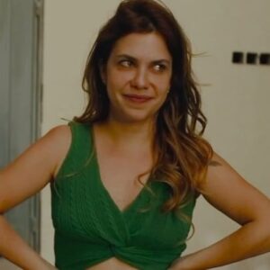 Thaís Müller Instagram - eu nunca tinha gravado um monólogo pra mim mesma na vida, sempre fiz pra testes ou usada as cenas dos últimos personagens quando precisava. Até você conhecer o trabalho dessa maravilhosa @buslavsk e você se pega do nada fazendo seu primeiro monólogo que você tem orgulho de verdade e se gosta fazendo sabe? isso sempre foi bem difícil por aqui, mas tem sido bom me olhar e gostar cada vez mais do que eu vejo 🫶🏼 texto, filmagem, edição: @vulvafilms @buslavsk (tudo ela mesmo!)