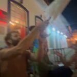 Thaís Müller Instagram - se for pra gente juntar que seja sempre assim: lugar incrível, amigos maravilhosos, música boa e a barriga doendo a beça de tanto rir • como é gostoso a gente junto! 🫶🏼 quero maaaaiissss @bourbon.festival.paraty