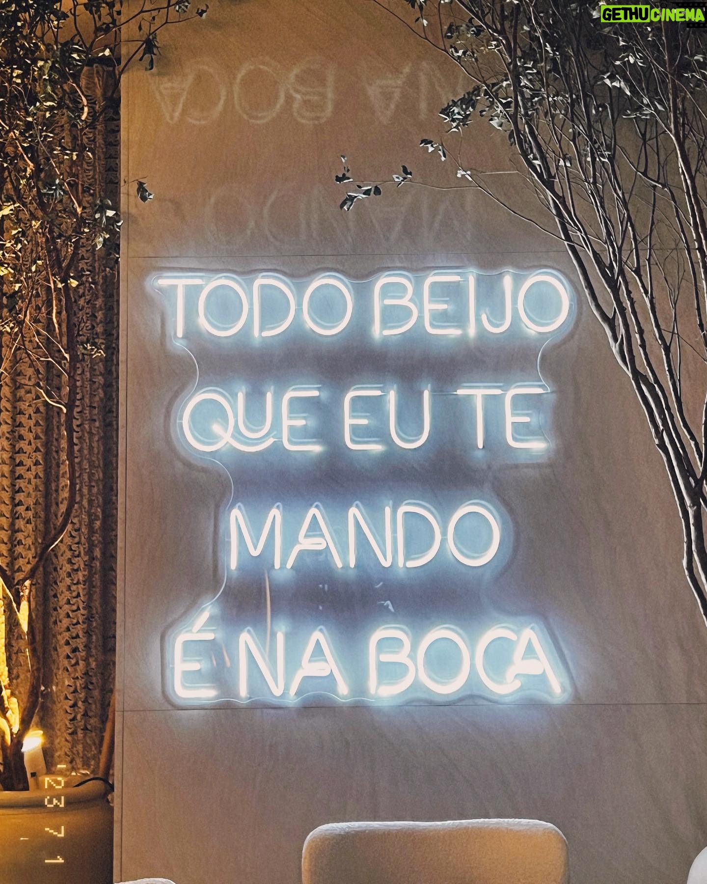Thaís Müller Instagram - é Junho, parece que eu fui muito bem recebida por aqui… que sorte a minha ser só cercada de gente incrível !!! 🫶🏼