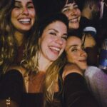 Thaís Müller Instagram – se for pra gente juntar que seja sempre assim: lugar incrível, amigos maravilhosos, música boa e a barriga doendo a beça de tanto rir • como é gostoso a gente junto! 🫶🏼

quero maaaaiissss @bourbon.festival.paraty