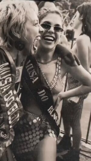 Thaís Müller Instagram - dia de #tbt e pra matar a saudade: 
está aberta a contagem regressiva pro CARNAVAL 🎉