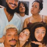 Thaís Müller Instagram - acordei com saudade do palco dessa confusão deliciosa de camarim e ensaio de me sentir em casa ali e de me sentir em casa com eles 🫶🏼 @comoselivrar_peca • jan 2023 @sedeciadosatores direção: @ricardosantosdirecao