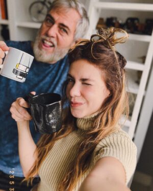 Thaís Müller Instagram - cafezinho dona Helena ?

- muito bem acompanhada