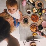 Thaís Müller Instagram - eu parei nessa foto e não consigo mais sair daqui - coisa mais linda da tia, é ela