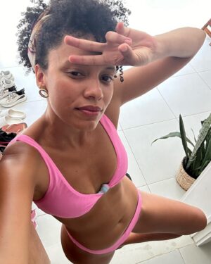 Thais Lago Instagram - Resuminho aqui na ilha 🫧🧁🤍👙🩴