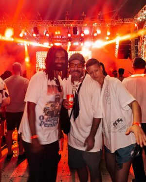 Thais Lago Instagram - Vermelho ❤️‍🔥
Ontem no rolezim @amstelbr… @_helindo @brandaoart sempre entregando vibes hehe ✨