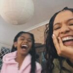Thais Lago Instagram - Um set animado pra falar de coisas sérias! Isa e o Rocco foi um presente. Fizemos um belo trio. A história dessa família já tá disponível na @starplusbr ((Desejos Sa)) 💓✨