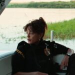 Thais Lago Instagram - DNA do Crime chegou direto no Top #1 de séries mais assistidas da @netflixbrasil e no Top 10 em diversos países do mundo, como Alemanha, EUA, França, México e Argentina. Confira já todos os episódios dessa série policial que conta com #MaeveJinkings, #MariOliveira e #ThaisLago no elenco e #BrunoPasseri como co-chefe de roteiro. Imperdível!