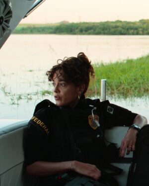 Thais Lago Instagram - DNA do Crime chegou direto no Top #1 de séries mais assistidas da @netflixbrasil e no Top 10 em diversos países do mundo, como Alemanha, EUA, França, México e Argentina. Confira já todos os episódios dessa série policial que conta com #MaeveJinkings, #MariOliveira e #ThaisLago no elenco e #BrunoPasseri como co-chefe de roteiro. Imperdível!