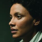 Thais Lago Instagram - DNA do Crime chegou direto no Top #1 de séries mais assistidas da @netflixbrasil e no Top 10 em diversos países do mundo, como Alemanha, EUA, França, México e Argentina. Confira já todos os episódios dessa série policial que conta com #MaeveJinkings, #MariOliveira e #ThaisLago no elenco e #BrunoPasseri como co-chefe de roteiro. Imperdível!