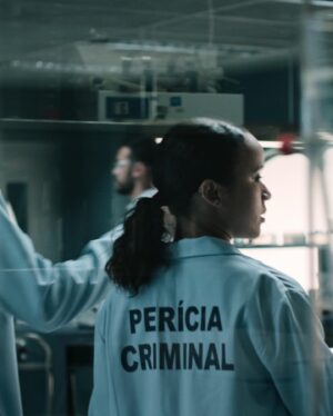 Thais Lago Instagram - DNA do Crime chegou direto no Top #1 de séries mais assistidas da @netflixbrasil e no Top 10 em diversos países do mundo, como Alemanha, EUA, França, México e Argentina. Confira já todos os episódios dessa série policial que conta com #MaeveJinkings, #MariOliveira e #ThaisLago no elenco e #BrunoPasseri como co-chefe de roteiro. Imperdível!
