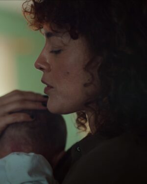 Thais Lago Instagram - DNA do Crime chegou direto no Top #1 de séries mais assistidas da @netflixbrasil e no Top 10 em diversos países do mundo, como Alemanha, EUA, França, México e Argentina. Confira já todos os episódios dessa série policial que conta com #MaeveJinkings, #MariOliveira e #ThaisLago no elenco e #BrunoPasseri como co-chefe de roteiro. Imperdível!