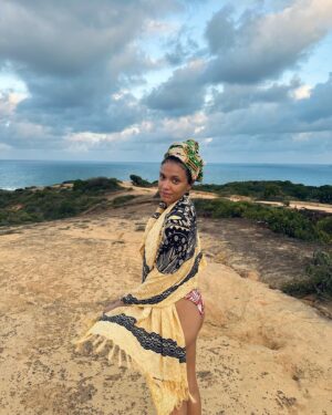 Thais Lago Instagram - Mundão🌟
.
.
.
📸 @fitti_____