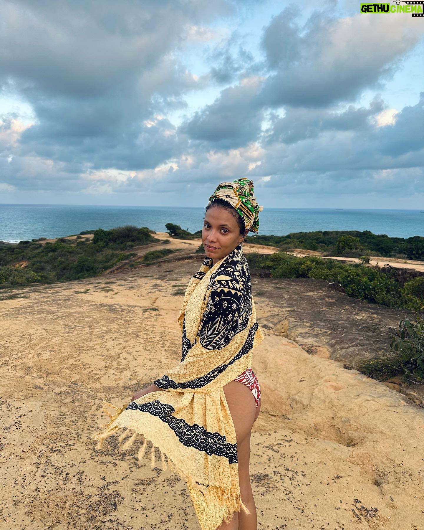 Thais Lago - 273 Likes - Mundão🌟
.
.
.
📸 @fitti_____