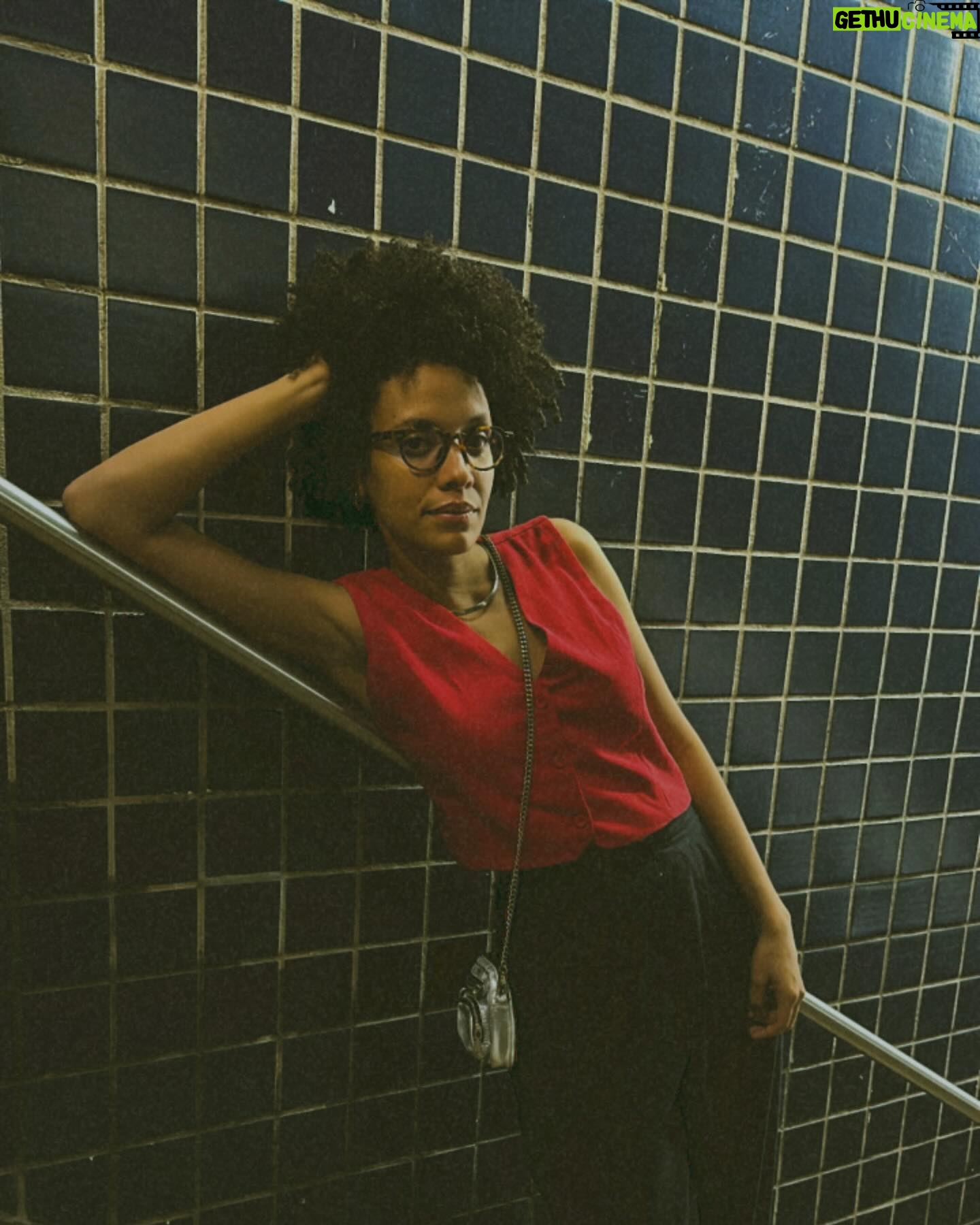Thais Lago Instagram - Várias baldeações erradas no metrô de Sp! #quemnunca 🥵🤣🚉 . . . Foto: @fitti_____