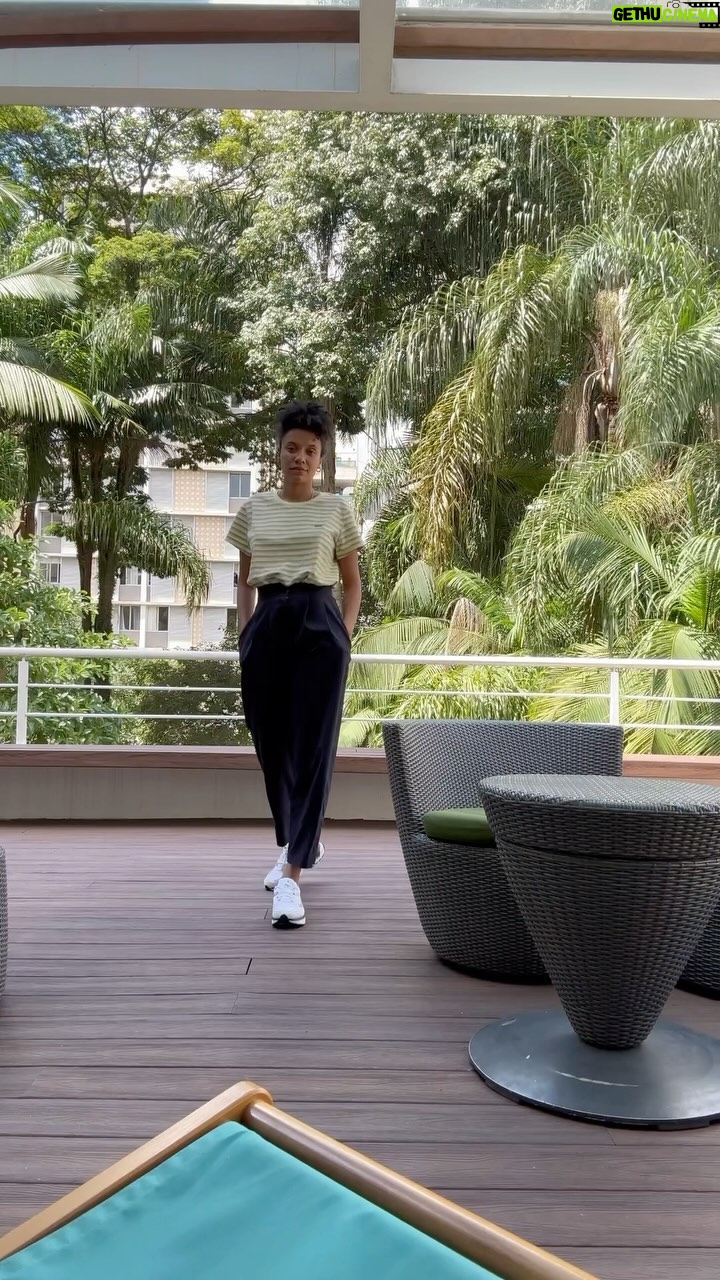Thais Lago Instagram - Os takes que a gente não manda pro produtores, podem virar um ótimo conteúdo. 🫢😅😎 . . . . Calça: @brechonofundinho Camisa: @levisbrasil Tennis: @nike