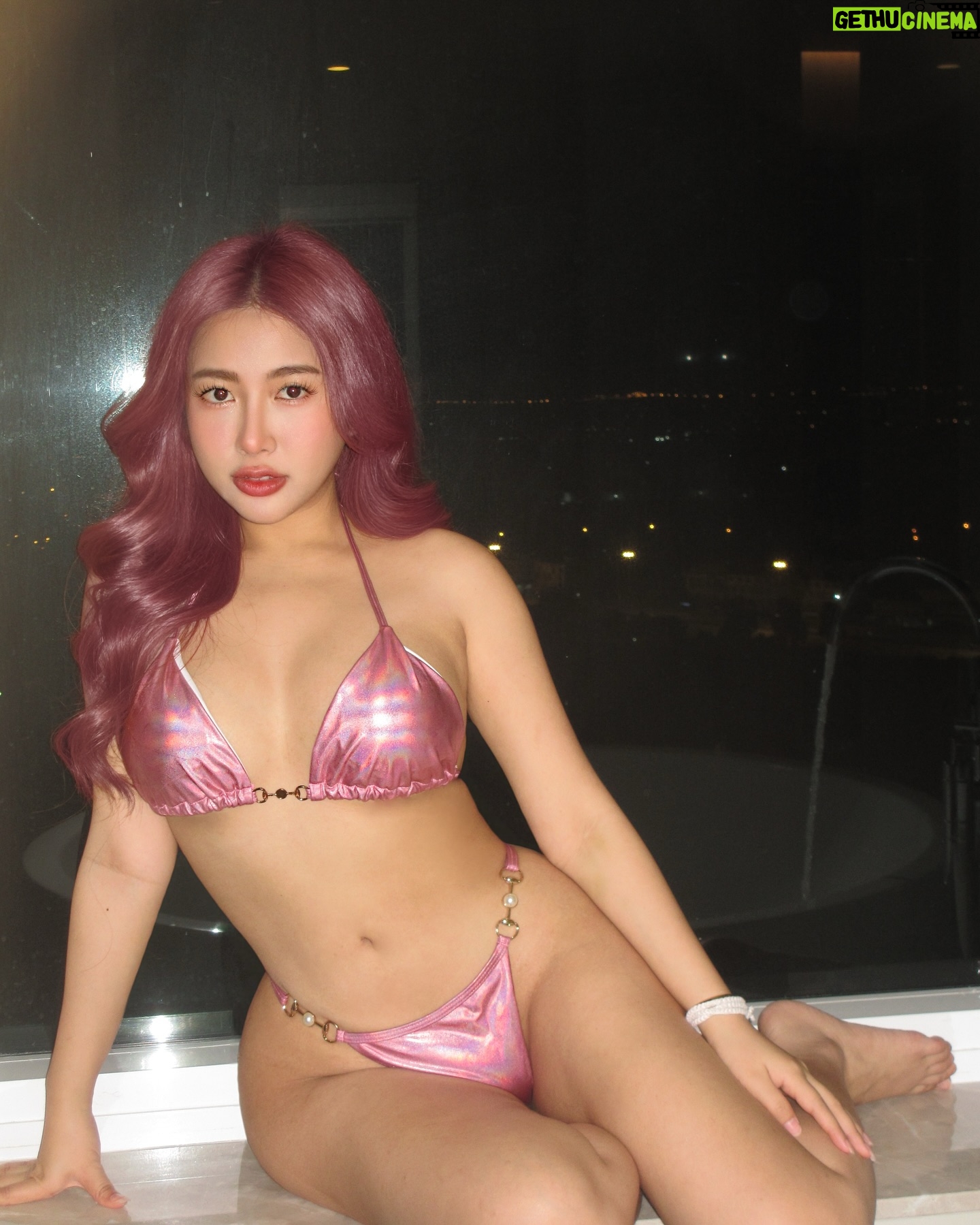 Thanaporn Rattanasasiwimon Instagram - Queens don't compete 😘 🌊 @movenpickpattaya Code 15%off : Mine66 👙28645475 @shein_thailand ได้ข่าวว่า SHEIN จะจัดงานเซลและโปรชุดใหญ่พร้อมส่วนลดจุกๆอีกมากมายที่งาน 1st Sales Pop-Up #SHEINtakesBKK วันที่ 13-17 มิถุนายนนี้ ที่เซ็นทรัลลาดพร้าว ชั้น 1 อย่าลืมไปช้อปกันที่งาน และใส่ชุดสุดปังพร้อมติดแฮชแท็ก #SHEINtakesBKK กันน้า #SHEIN66sale #SHEINtakesBKK #มายฮาเร็ม #haremminee