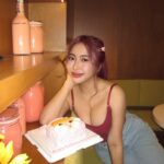 Thanaporn Rattanasasiwimon Instagram - เค้กยังไม่จบคับ 😛✨ #มายฮาเร็ม #haremminee #haremminesbirthday