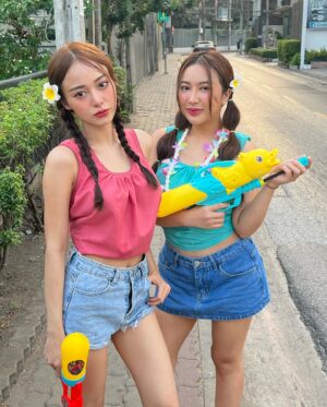 Thanaporn Rattanasasiwimon Instagram - เปิดก่อนได้ปูด !!! 🔫💦
ตื่นมาพร้อมความเขียว ช้ำไปทั้งตัว 55
เล่นน้ำหรือไปทำสงครามมาาาาา

#มายฮาเร็ม #haremminee 
#songkran #สงกรานต์