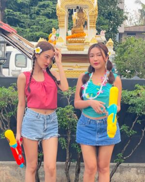 Thanaporn Rattanasasiwimon Instagram - เปิดก่อนได้ปูด !!! 🔫💦
ตื่นมาพร้อมความเขียว ช้ำไปทั้งตัว 55
เล่นน้ำหรือไปทำสงครามมาาาาา

#มายฮาเร็ม #haremminee 
#songkran #สงกรานต์