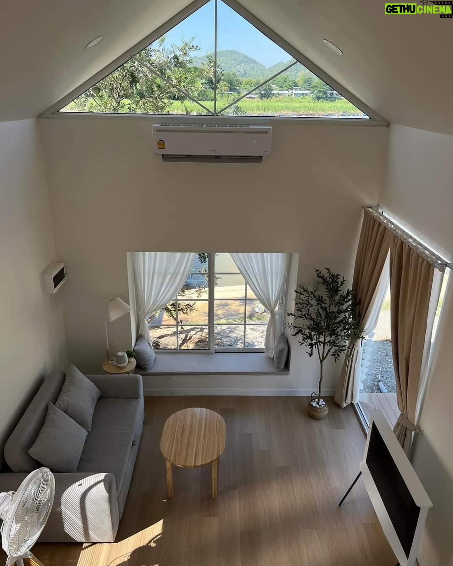 Thanaporn Wagprayoon Instagram - บ้าน Natora House กาญจนบุรี อยากพักผ่อนบรรยากาศชิลๆ บ้านพักสะอาดน่ารัก นำสัตว์เลี้ยงไปได้ บาบีคิวได้ บานานาโบ๊ท ชิลสุดๆ สอบถามได้ที่ เบอร์ 083-145-6465 ค่ะ คิดจะพัก ลองแวะมา Natora ค่ะ